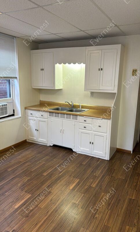 Photo - 551 Bates St