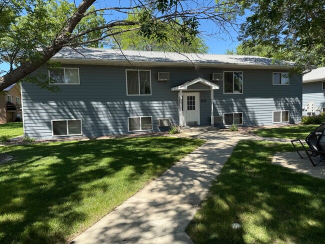 Building Photo - Sunrise Estates - 203 Unit #3 Rental