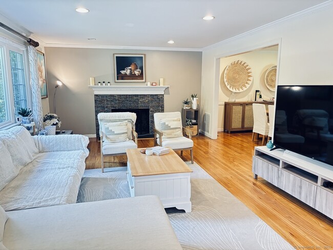 Photo - 43 Kent Hills Ln