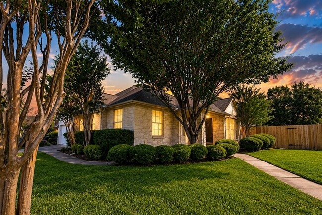 Building Photo - 9601 Aire Libre Dr