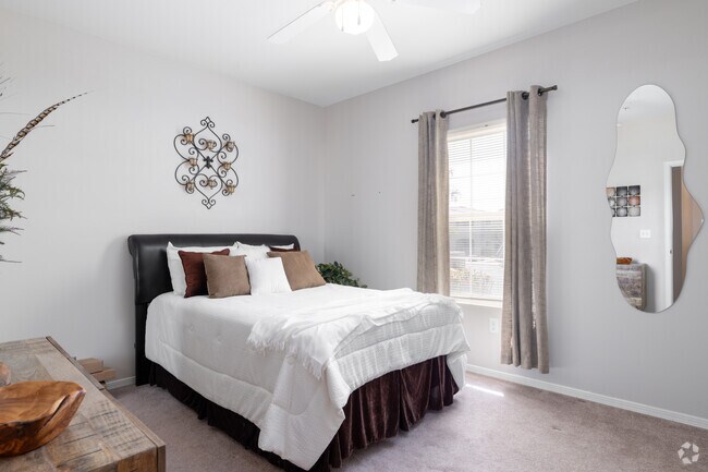1BR, 1BA - 907SF -Sevilla - Bedroom