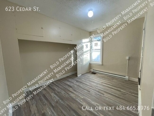 Photo - 623 Cedar St