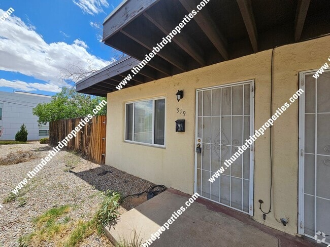 Building Photo - Cute 1 Bedroom, 1 Bathroom with walk in cl... Rental