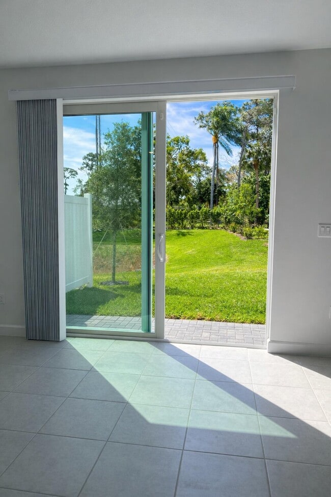 Photo - 4616 Hollister Ave