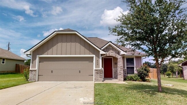 Building Photo - 803 Meadow Brook Dr