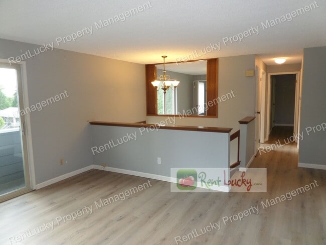 Photo - Wonderful & Updated 3-Bedroom Home w/Custom Chicken Coop in Redmond FOR RENT!!