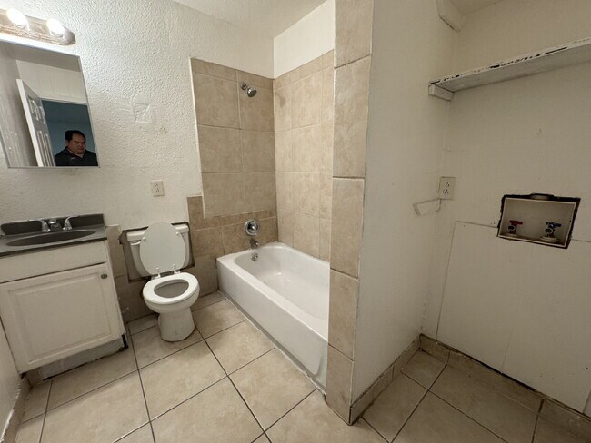 Photo - Fouplex unit ready to move in in Castle Hill! Unidad 3