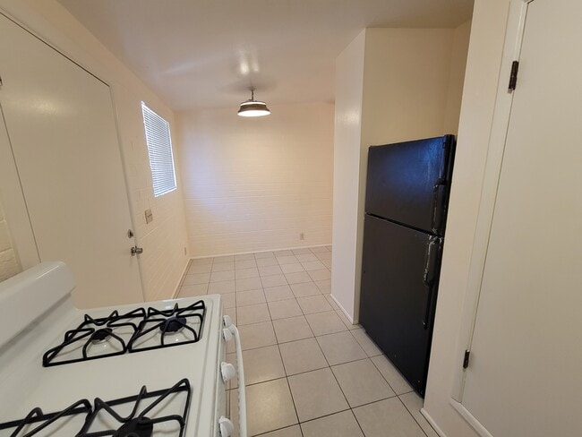 Photo - 3423 E Flower St Unidad 4