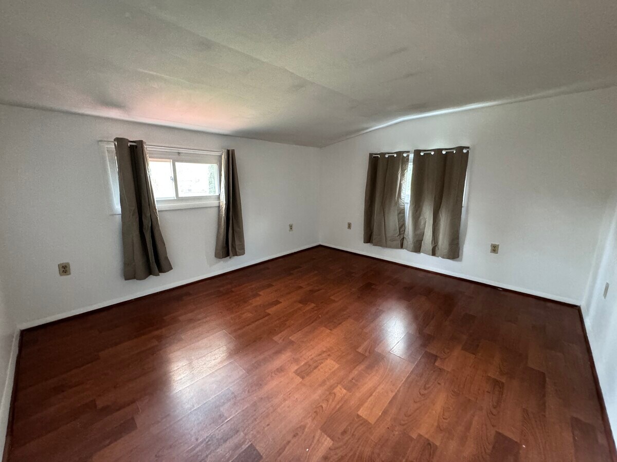 Photo - 403 Calvin Ln