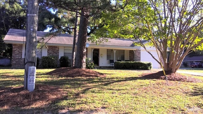 Building Photo - 4090 Arbutus Dr Rental