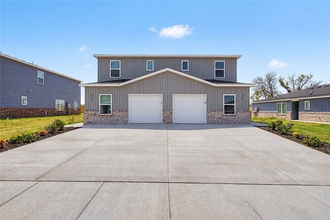 406 W Cloud Dr