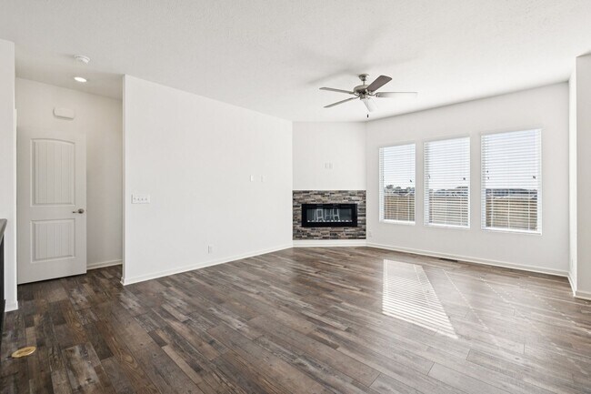 Photo - Stunning Modern Ranch for Rent near Lake F...