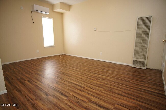 Photo - 3403 Pershing Dr