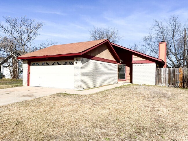 Building Photo - Available NOW!!!! This charming 1 story, 3 bedroom, 2 bath house could be your next home! Beautif...