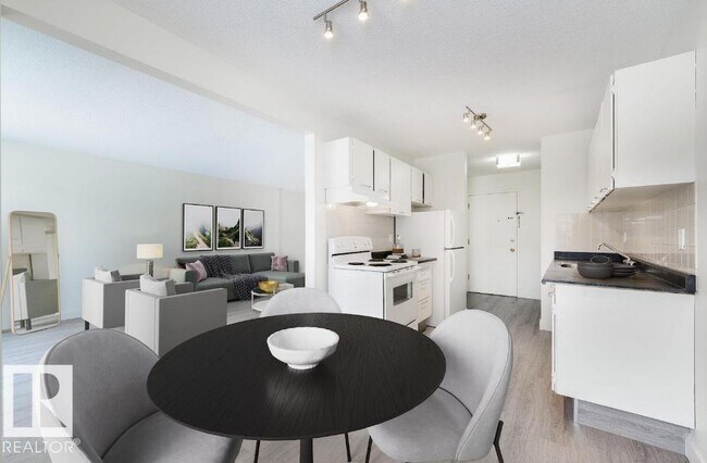 Photo - 13124-13126 126 St NW