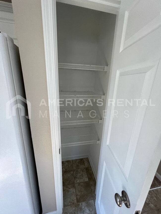 Photo - 141 Flagstone Ln