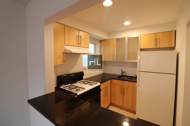 Woodside blocks from the 7 & lirr 43 AVENUE - Woodside blocks from the 7 & lirr 43 AVENUE Unit 2