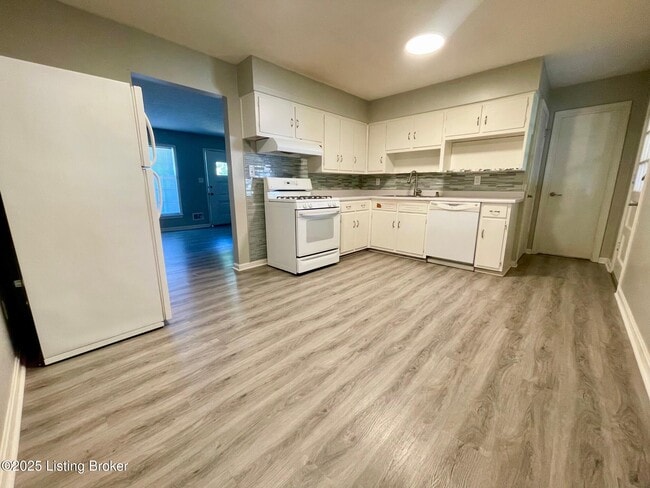 Photo - 8113 Clematis Ln
