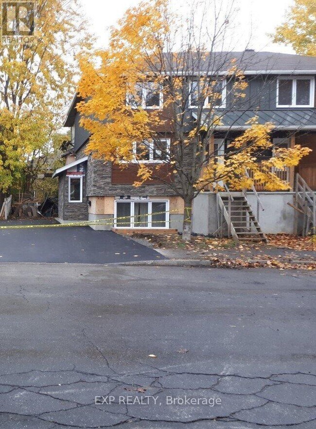 Photo - 340 Queen Mary St