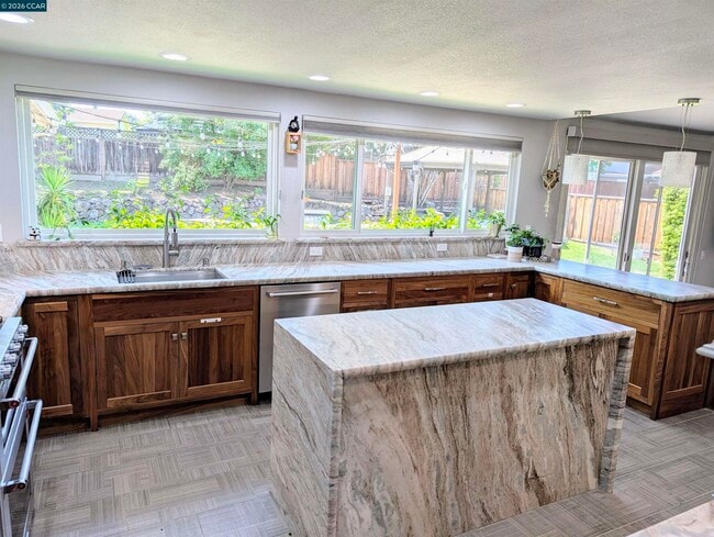 Photo - 24 Barcelona Ct