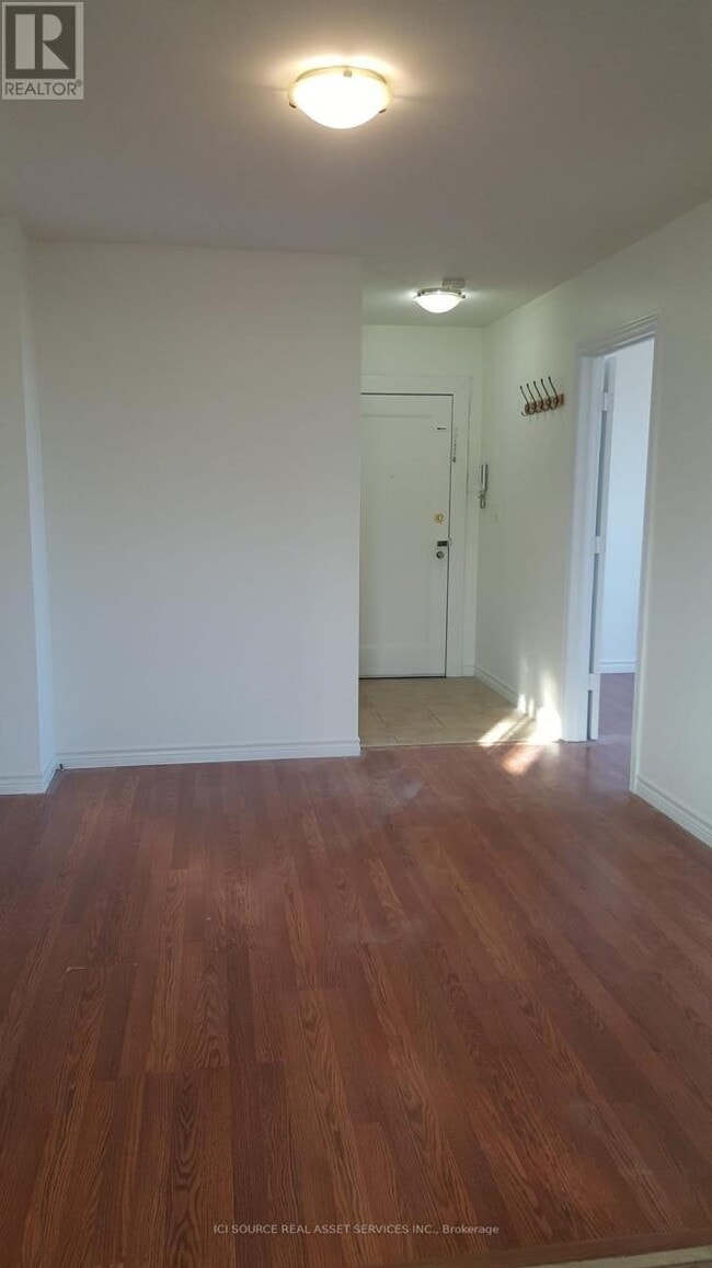 Photo - 44 Bartonville Ave W