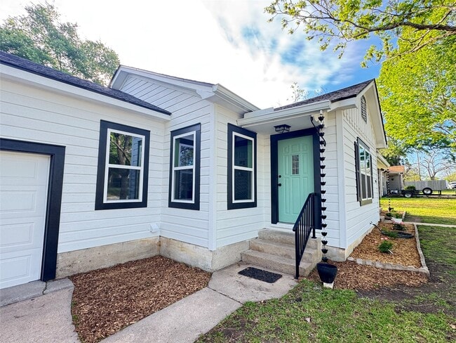 Building Photo - 1901 Marjorie St