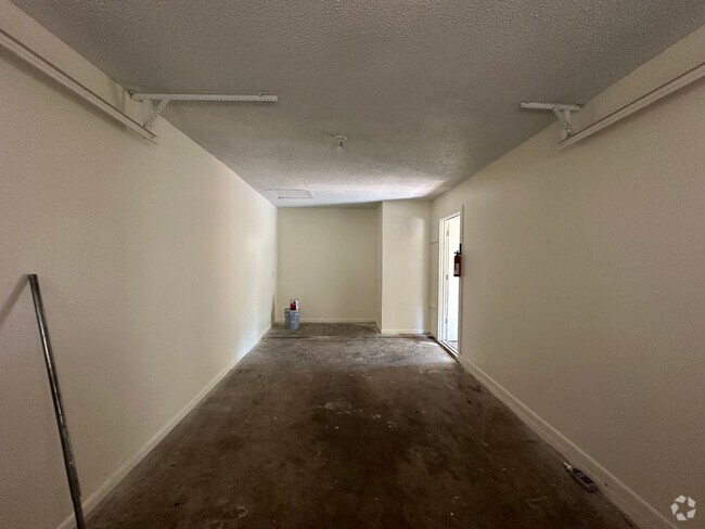 Building Photo - Cozy 3 Bedroom Unit! Tour Today! Rental