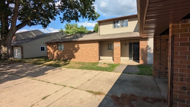 Building Photo - MN Cedar Village (833) Unit Apt A