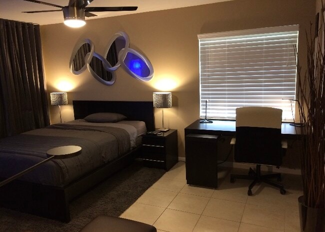 Building Photo - 201 Desoto St