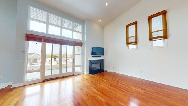 Luxurious Condominium | Rooftop Deck with Bay and Downtown Views - Luxurious Condominium | Rooftop Deck with Bay and Downtown Views Unit 306