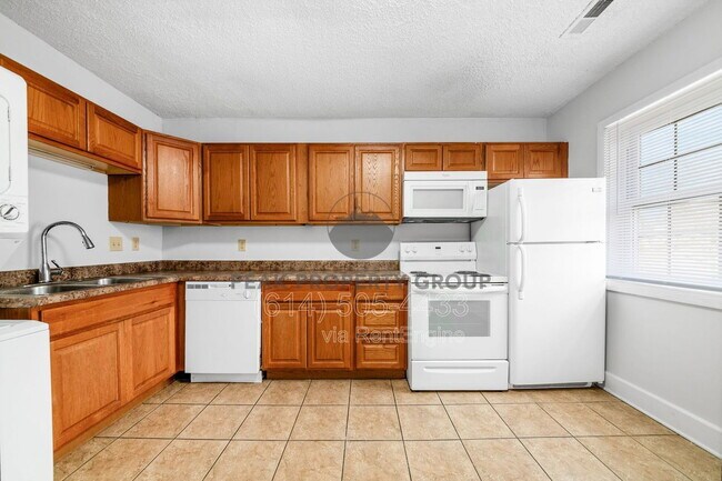 Photo - 1378 1/2 Indianola Ave