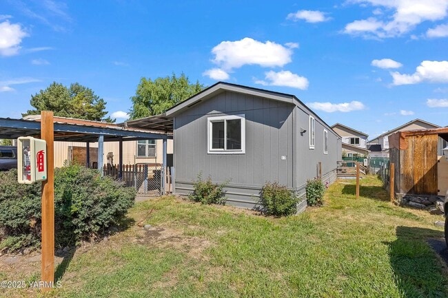 Building Photo - Totem Village Unit Lot TV17