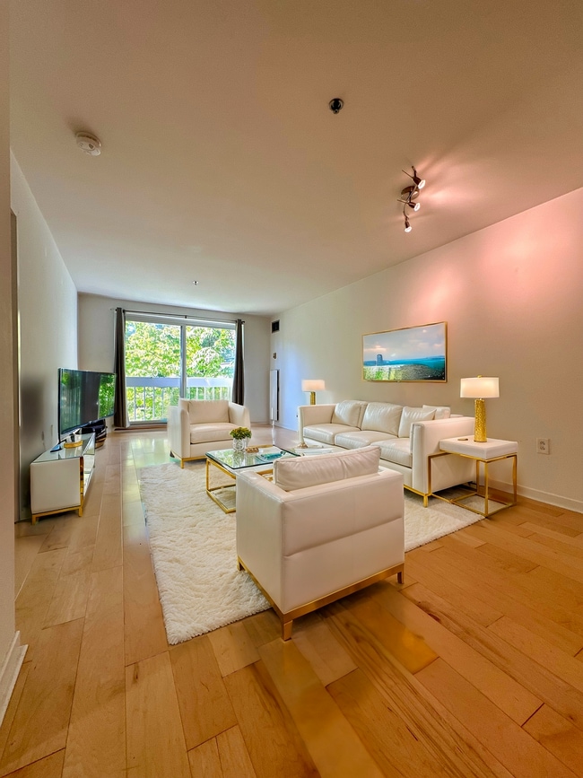 Building Photo - 950 Massachusetts Ave Unit 2B Rental