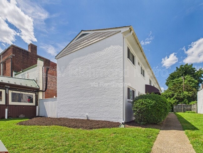 Building Photo - 4032 MacArthur Ave Rental