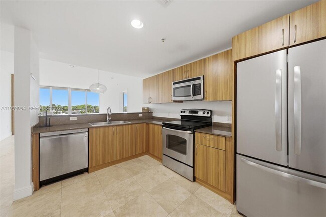 6305 Indian Creek Dr Unidad 5d