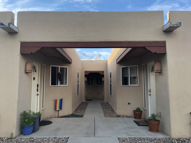 Building Photo - 1220 Senda Del Valle Unit A Rental