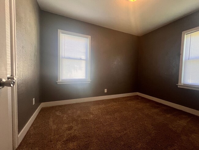 Photo - Cozy 2 Bed 1 Bath HOUSE w Garage