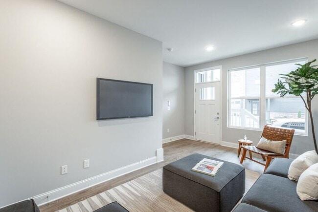 Photo - 2316 E 18th St Pl