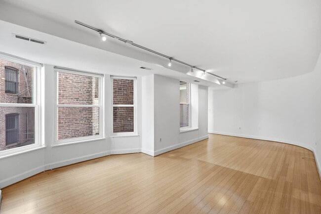 Building Photo - 1115 12th St NW Unit 305
