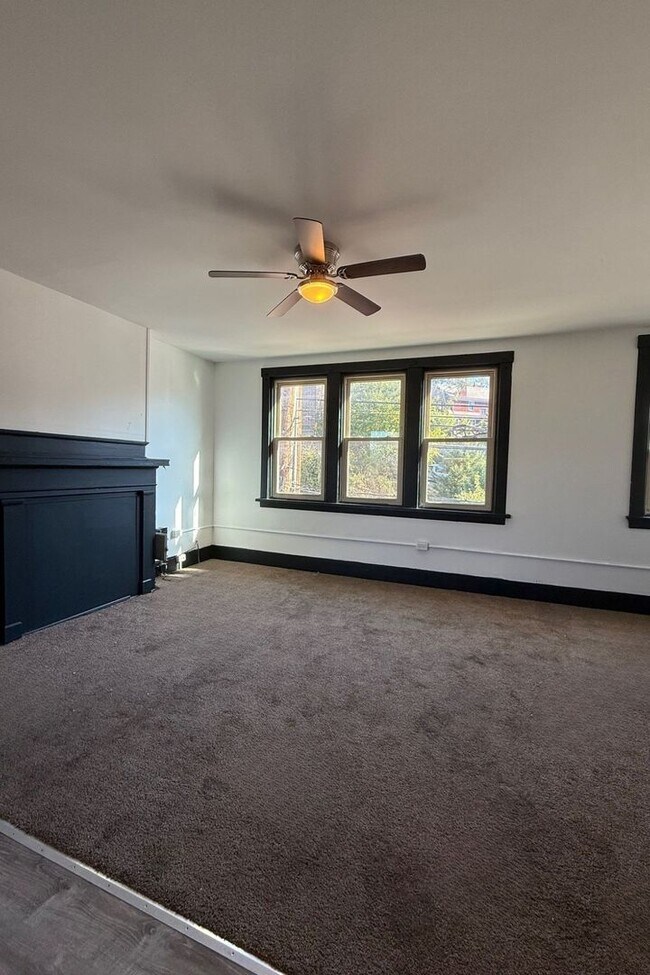 Photo - Spacious 2 Bedroom/1 Bath Apartment in Obs...