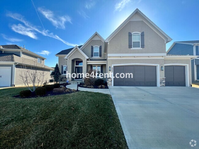 Building Photo - Gorgeous Home in Blue Valley Schools, Wood...