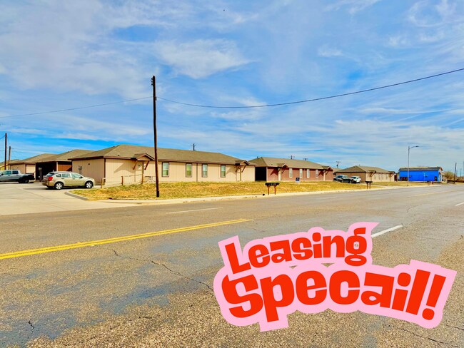 Leasing Special** MOVE IN READY! - Leasing Special**  MOVE IN READY! Casa Adosada