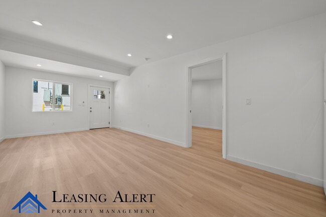 Apartamento de 1 dormitorio y 1 baño, Unidad C - 8214 Norton Ave