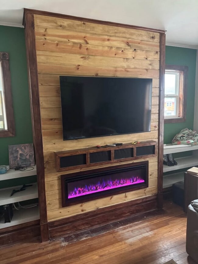 Photo - 911 College Ave