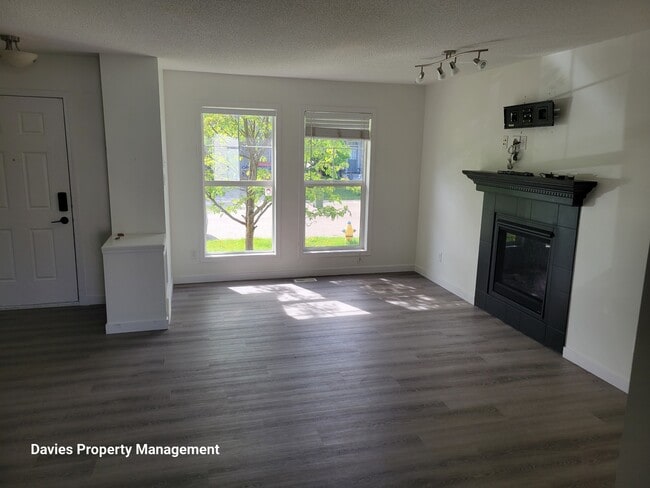 Photo - 6041-6214 214 St