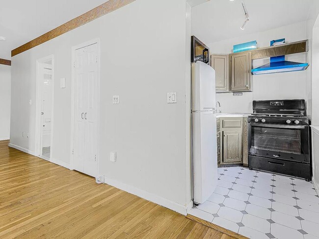 Photo - 186 W 80th St