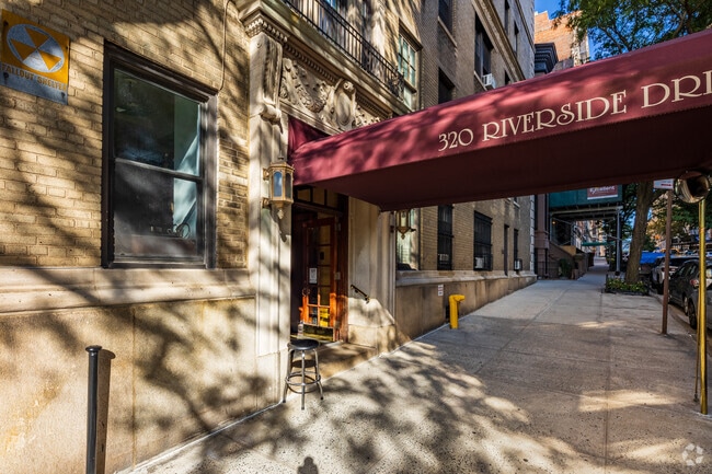 Photo - 320 Riverside Dr