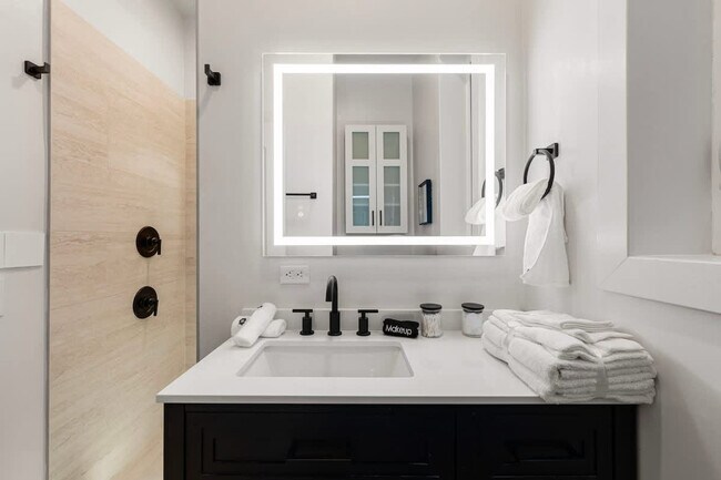 Photo - 1543 N Claremont Ave Unidad ID1244945P