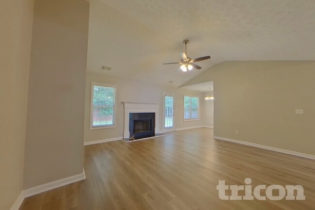 Photo - 20 E Lawn Dr