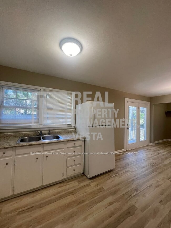Photo - 1575 Winston Dr